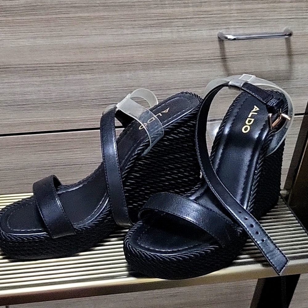 Aldo wedges size 6 black with clear band